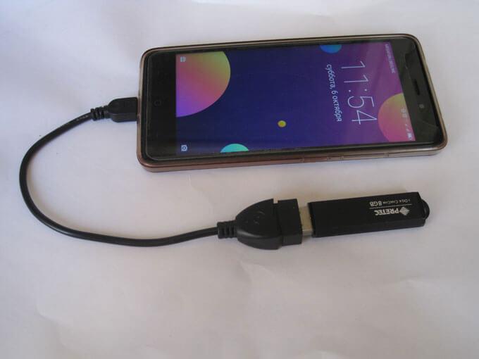 Connecting a USB flash drive to a smartphone: Four ways (plus a bonus)