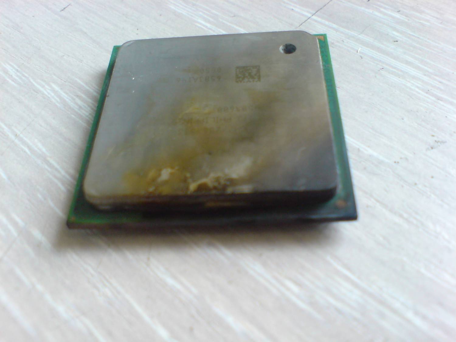 Греется цп. Горелый АМД процессор. Неисправный процессор. Сгорел процессор на ноутбуке. Сгоревший процессор АМД.